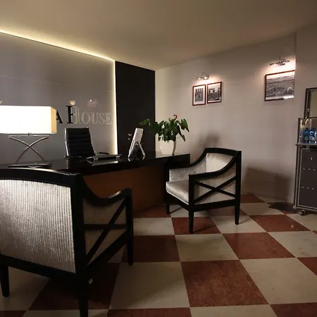 Verona House Aparthotel-3